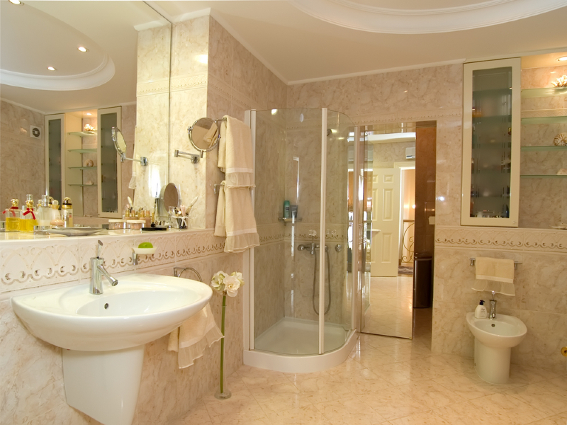 Choose custom shower screens Melbourne for tailored designs and easy maintenance solutions